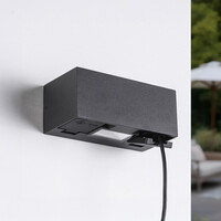 Utomhusvägglampa Fora med integrerad LED och 2 eluttag - svart