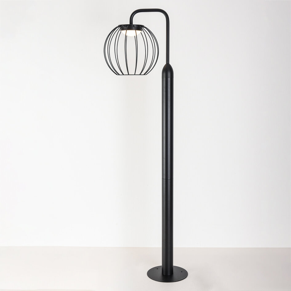Modern stående utomhuslampa Eclipso - svart med integrerad LED