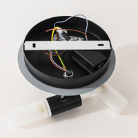 Taklampa Trion med 3 vridbara spotlights i svart med diffusorer i matt glas