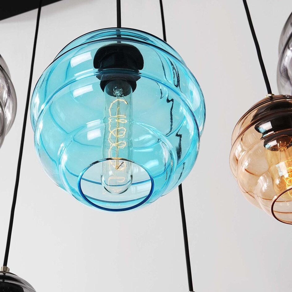Designad pendellampa Zavari med 9 glaskulor i amber, rökfärgat och blått