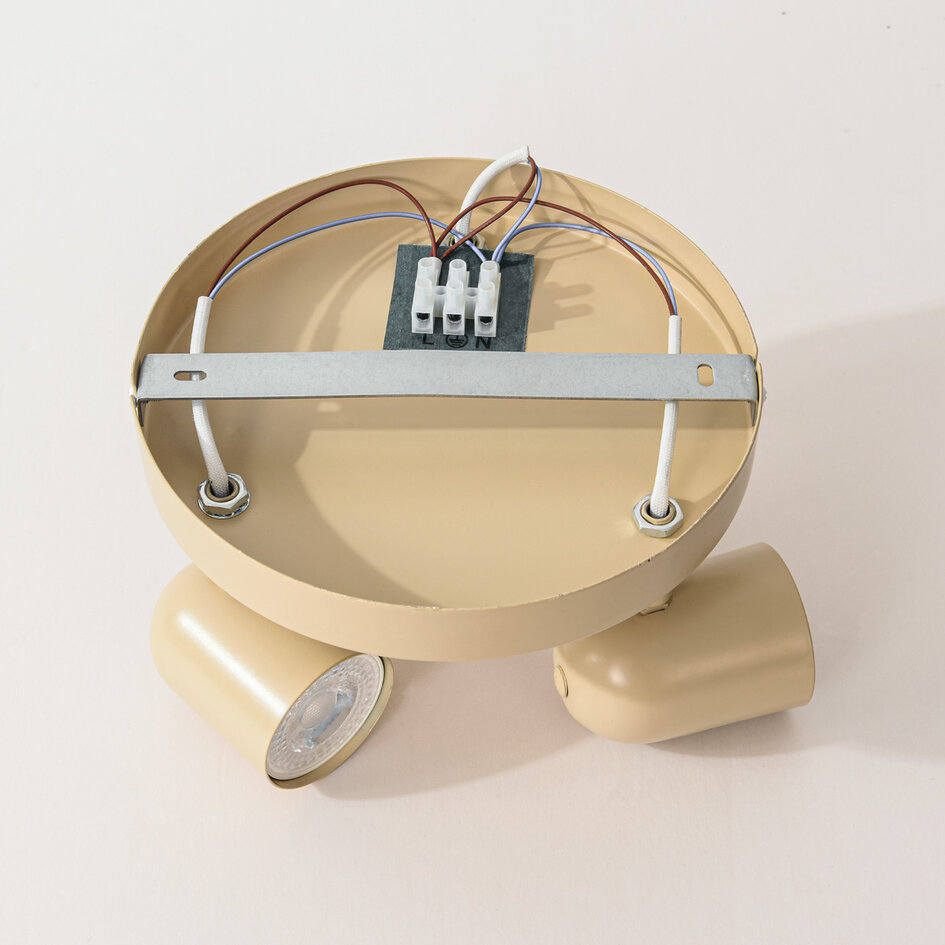 Taklampa Caro med tre lampor i beige med justerbara spotlights