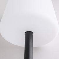 Solcellsdriven bordslampa Lucen med metallfot - Utrustad med integrerad LED