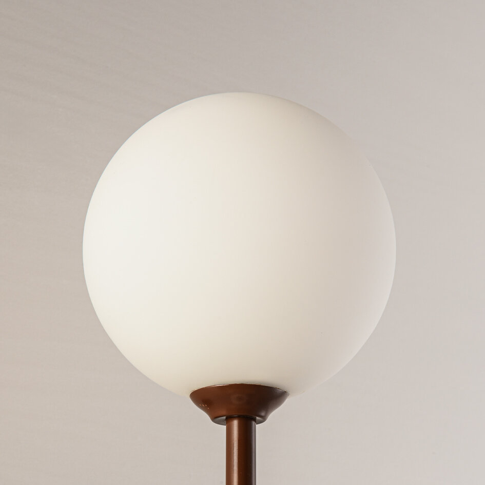Vägglampa Runda med två lampor - brun med mjölkvitt glas