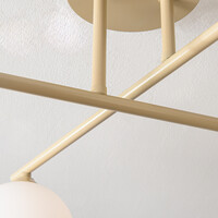 Vridbar taklampa Nymo med fyra lampor - beige med mjölkvitt glas