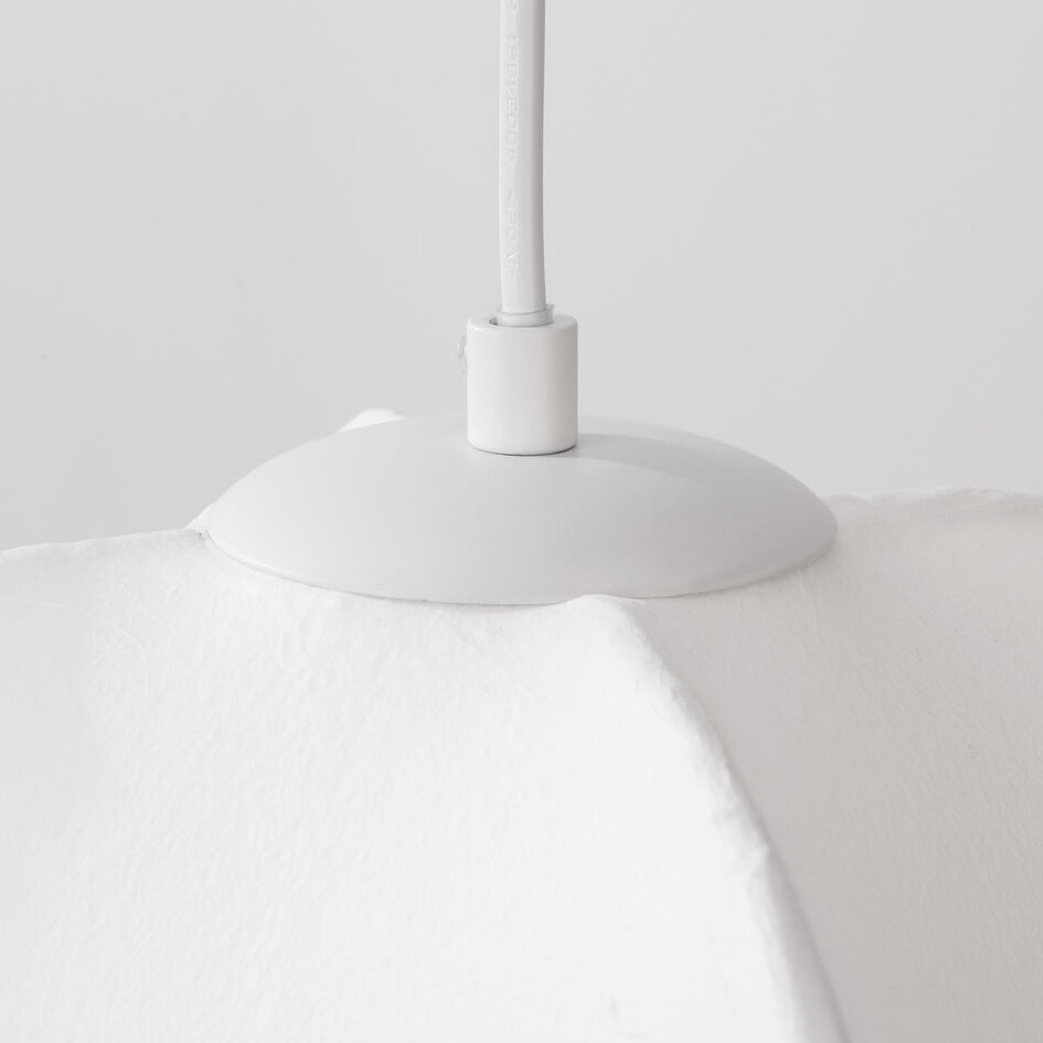 Vit pendellampa Asago med tre lampor och sidenskärmar - KD-design