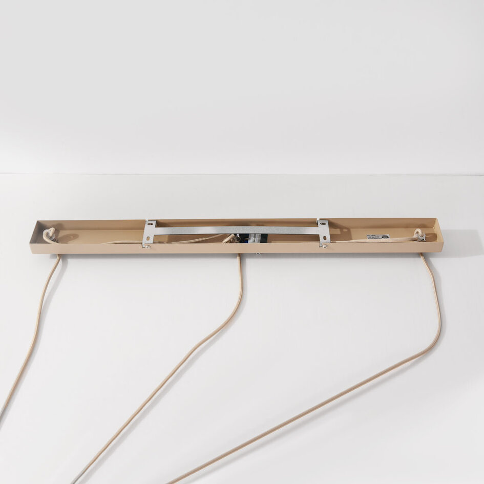 Pendellampa Nudee med tre lampor - beige metallskärmar