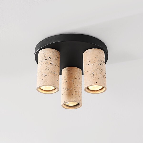Taklampa Cova med tre spotlights i varm travertinstil