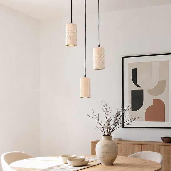 Pendellampa Velea med tre spotlights i varm travertinstil