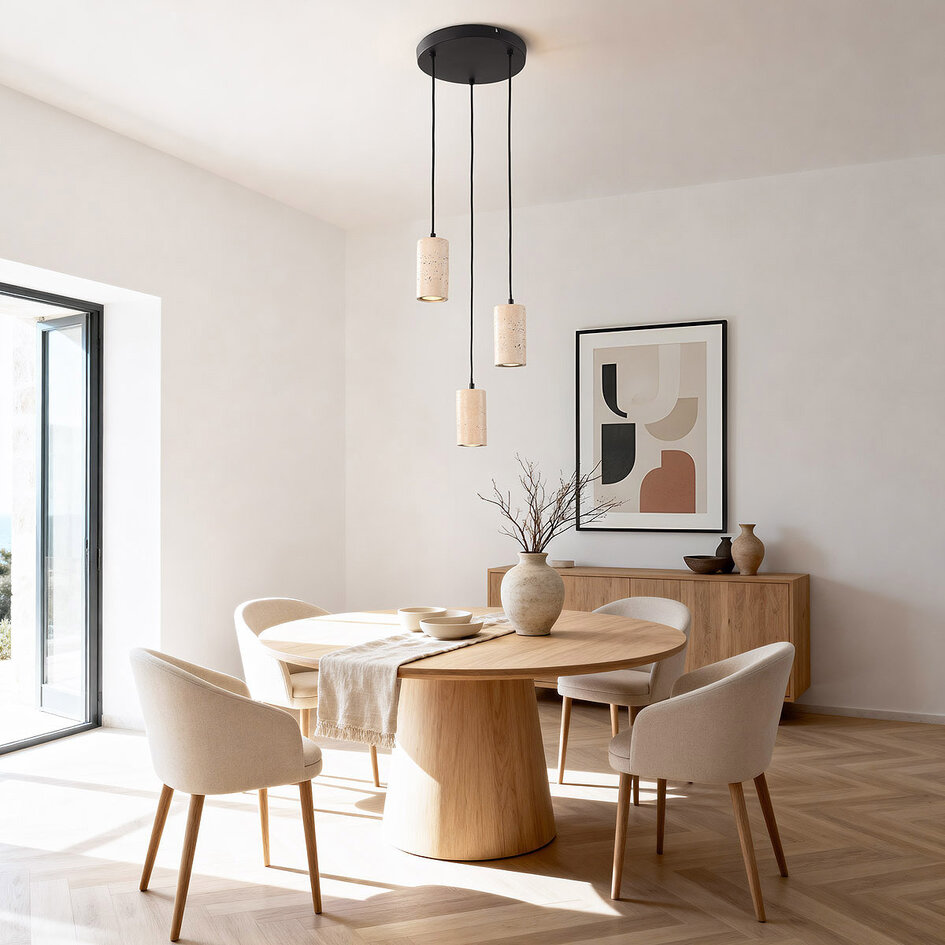 Pendellampa Velea med tre spotlights i varm travertinstil