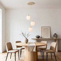 Pendellampa Stockton med tre lampor - beige med mjölkvitt glas