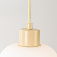 Pendellampa Stockton med tre lampor - beige med mjölkvitt glas