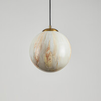 Pendellampa Tessra med en lampa - glas i marmorutseende och gyllene mässing