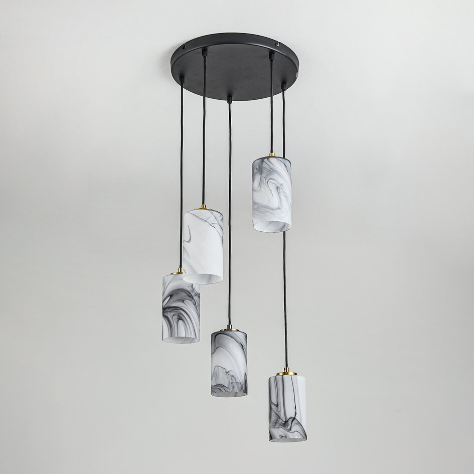Pendellampa Vetra med fem lampor - glas i marmorutseende med gyllene mässing och svart
