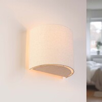 Vägglampa Tova med linneskärm i benvitt