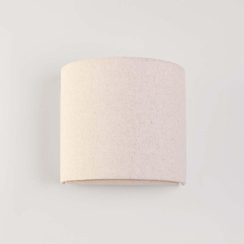 Vägglampa Tova med linneskärm i benvitt