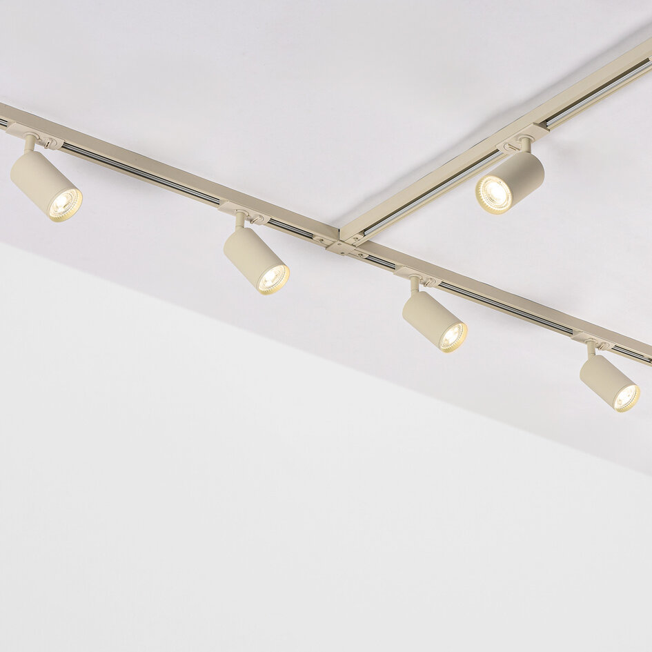 Set med 1-fas skensystem på 1,5 meter och Jill-spotlights, beige