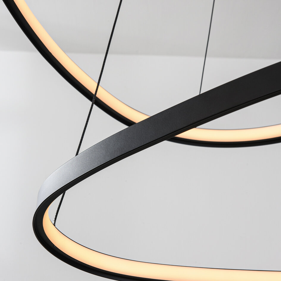 3-stegs dimbar design taklampa Nivara med dubbla LED-ringar i svart