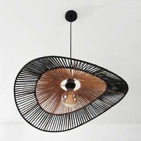 Pendellampa Ravena - handflätad i svart och naturell
