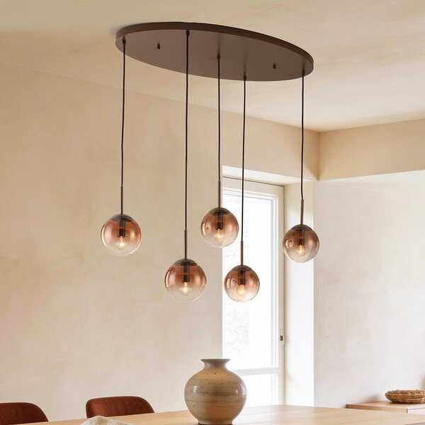 Taklampa Nira med bruna ombre-glaskulor, 5-ljus