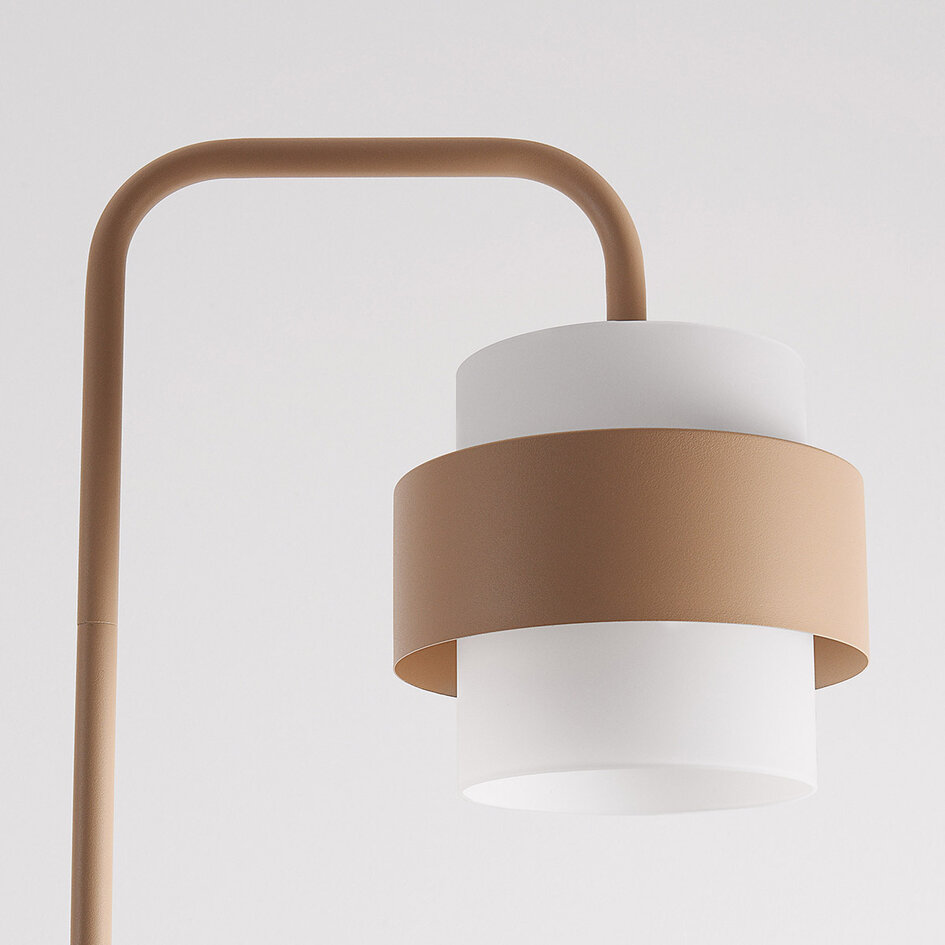 Golvlampa Kodee med mjölkvitt glas - beige