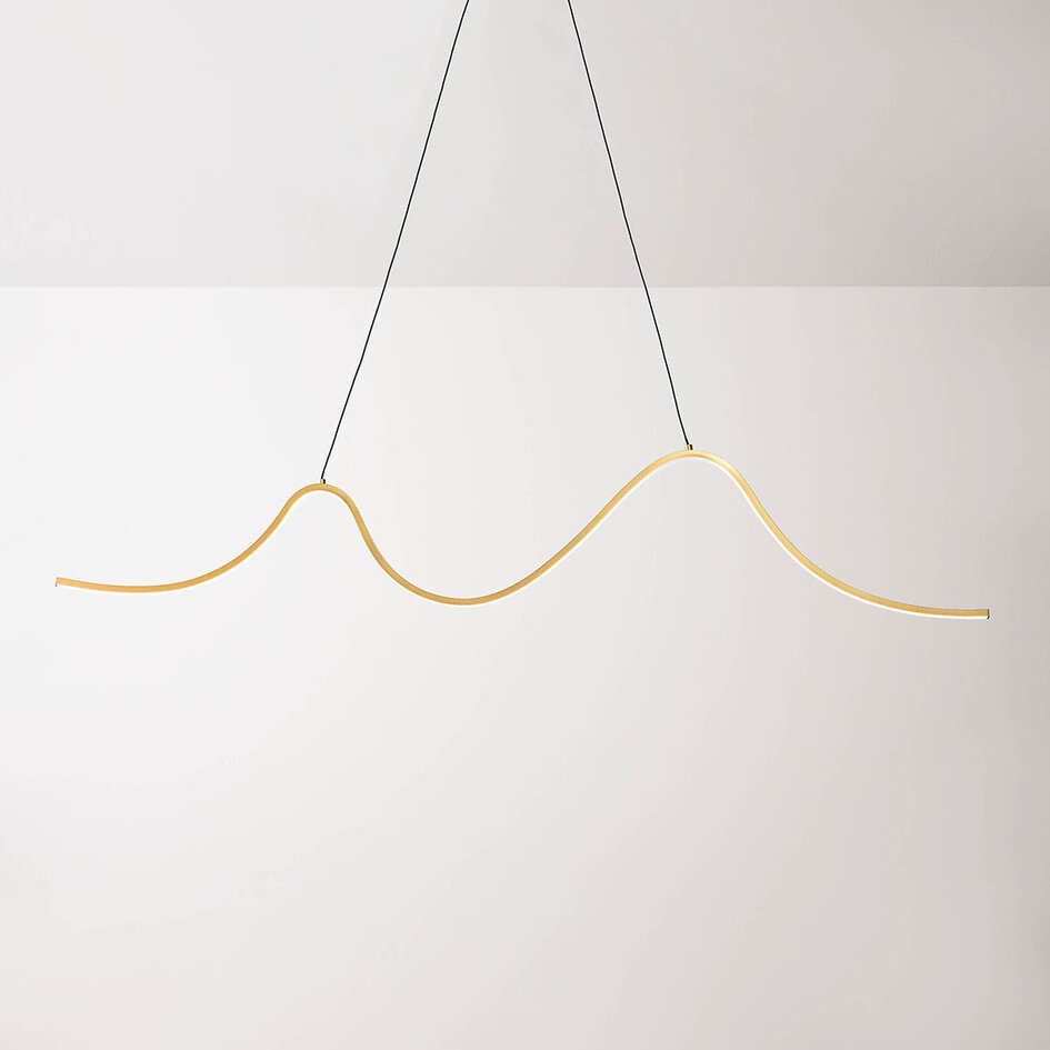 Design taklampa Briana i guld med vågformad LED-belysning, 3-stegs dimbar