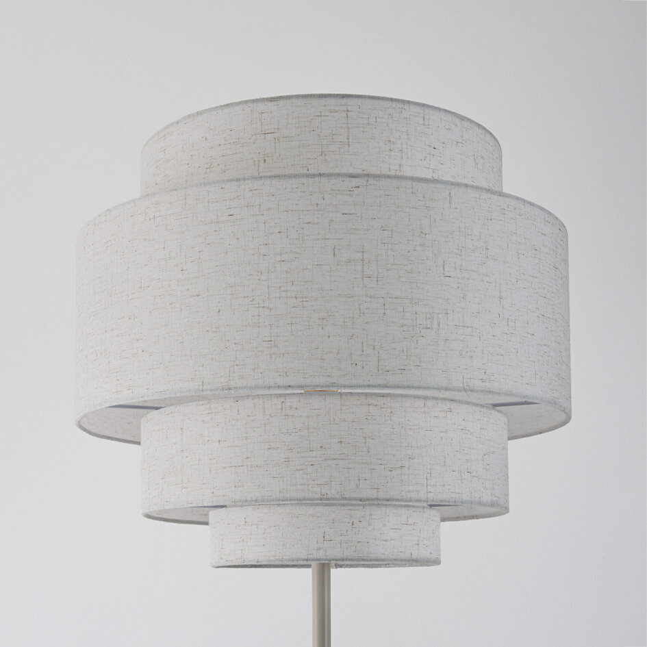 Golvlampa Zhuo med linneskärm - beige