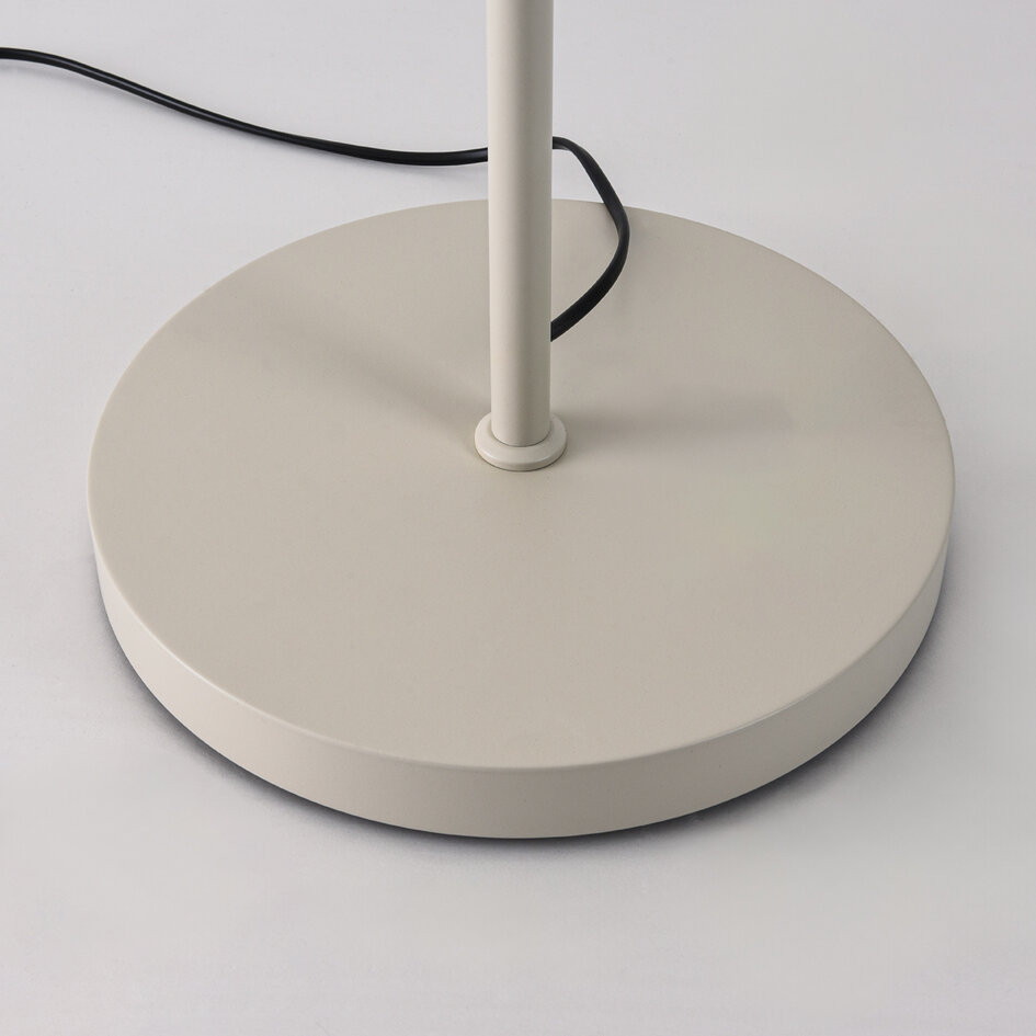 Golvlampa Zhuo med linneskärm - beige