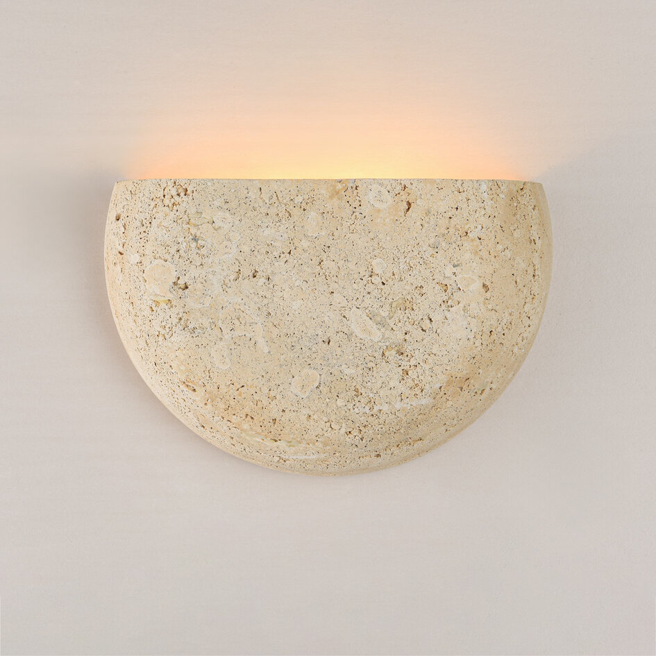 Vägglampa Teros - halvrund travertin (natursten)
