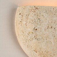 Vägglampa Teros - halvrund travertin (natursten)