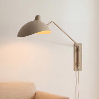 Vägglampa Virello i sandbeige med justerbar arm och skärm