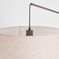 Golvlampa Narae med ställbar arm och linneskärm - taupe