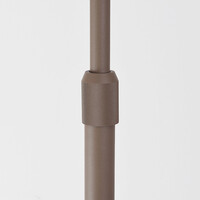 Golvlampa Narae med ställbar arm och linneskärm - taupe