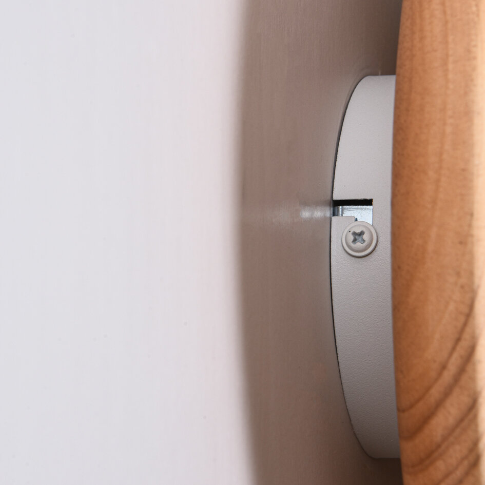 Vägglampa Ruva - ljust trä med mjölkvitt glas