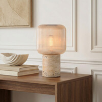 Bordslampa Aurex med räfflat amberfärgat glas och travertinlook