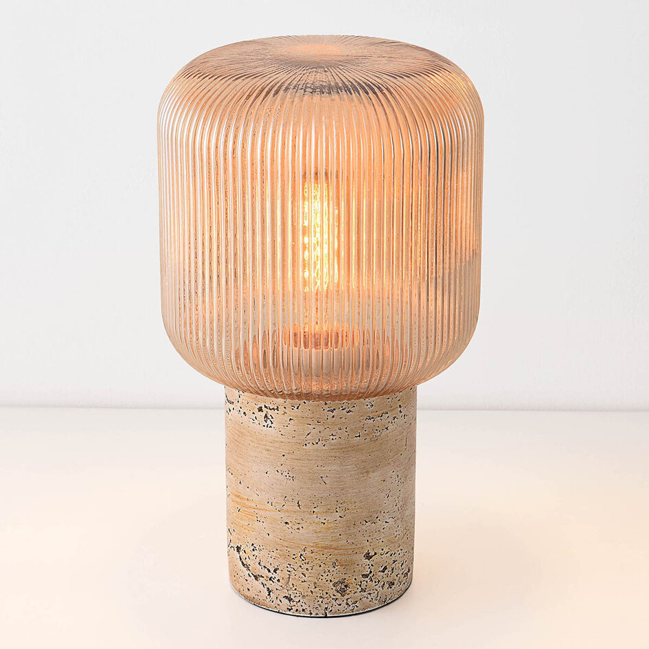 Bordslampa Aurex med räfflat amberfärgat glas och travertinlook