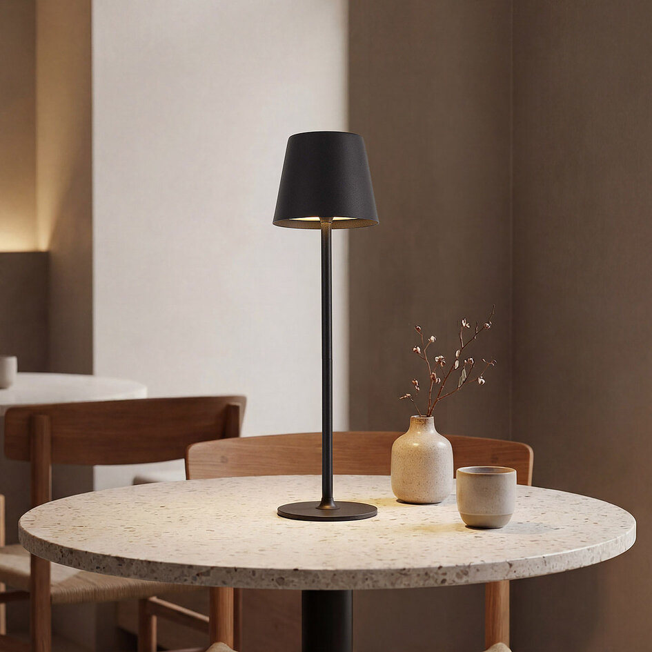 Sladdlös bordslampa Silo med dimbart och ställbart ljus - svart