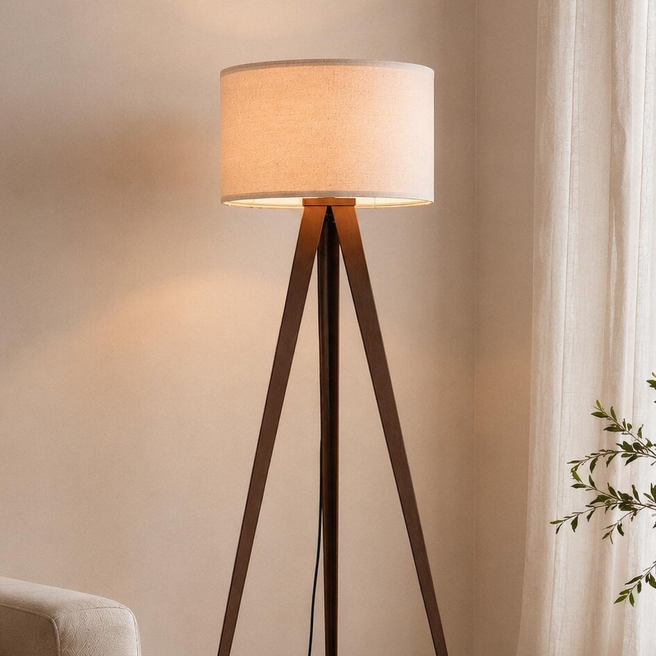 Golvlampa Saskia med linneskärm och trebent stativ i metall, brun