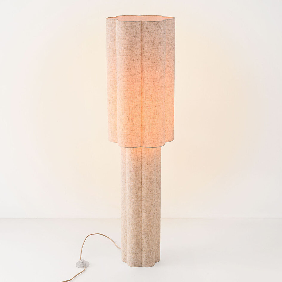 Golvlampa Hika i Japandistil av linne