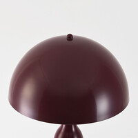 Designad golvlampa Mura i burgundy (mörkrött) och metall