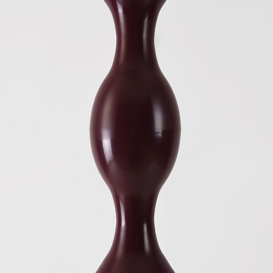 Designad golvlampa Mura i burgundy (mörkrött) och metall