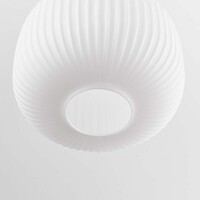 Pendellampa Isolde - beige med räfflat mjölkvitt glas