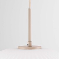 Pendellampa Isolde - beige med räfflat mjölkvitt glas