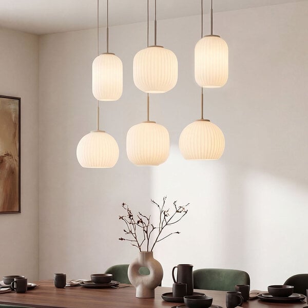 Modern beige taklampa Odalyn med 6 skärmar av räfflat mjölkvitt glas