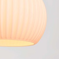 Pendellampa Odalyn med sex lampor - beige med räfflat mjölkvitt glas