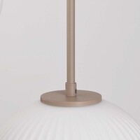 Pendellampa Odalyn med sex lampor - beige med räfflat mjölkvitt glas