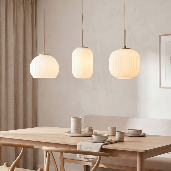 Taklampa Meliora beige med 3 räfflade glasskärmar