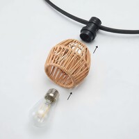 Lampslinga-set inklusive skärmar i ljus rottinglook, finns med olika LED-lampor