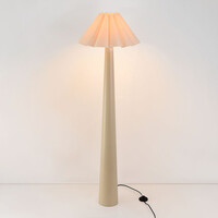 Golvlampa Maude med plisserad linneskärm i beige