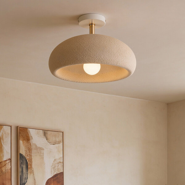 Wabi sabi-taklampa Zenro - sandbeige med roséguldsdetalj