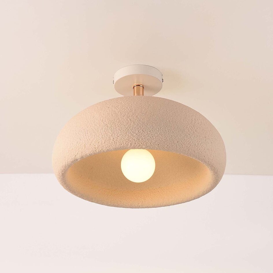 Wabi sabi-taklampa Zenro - sandbeige med roséguldsdetalj